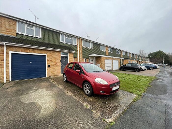 3 Bedroom Terraced House For Sale In Kennet Close, Farnborough, GU14