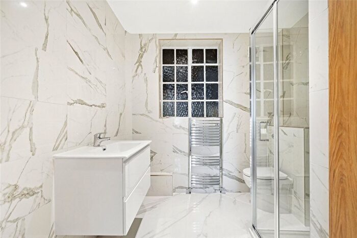 1 Bedroom Flat To Rent In Ovington Court, - Brompton Road, Knightsbridge, London, SW3