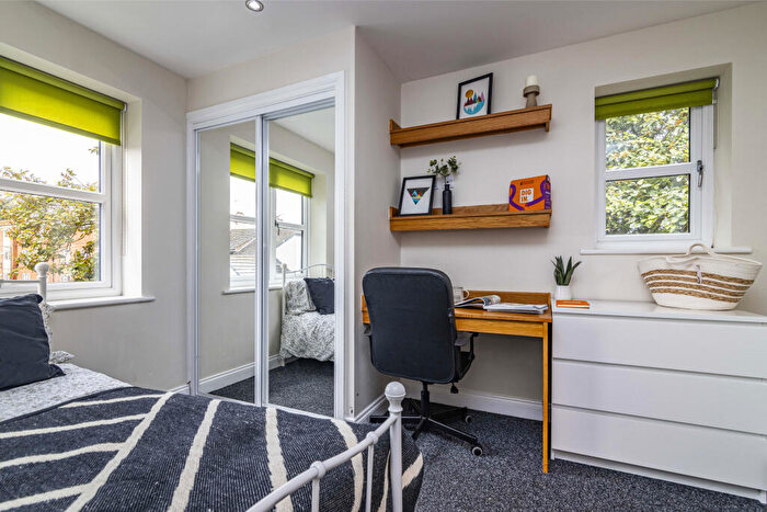 4 Bedroom Flat To Rent In Flat, Lord Tennyson House, LN1