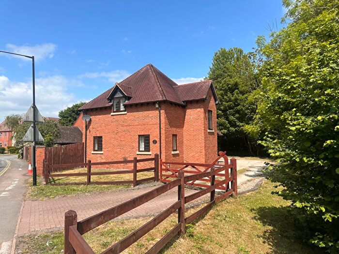 3 Bedroom Detached House For Sale In Stratford Road, Henlley In Arden, B95