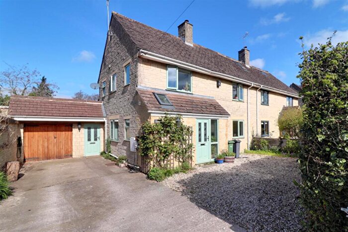 3 Bedroom Semi Detached House For Sale In Haresfield, Stonehouse, GL10