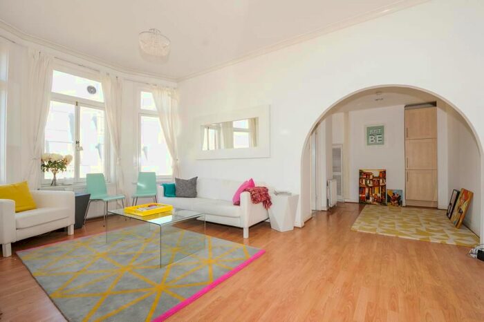 1 Bedroom Flat To Rent In Viscount Court, Pembridge Villas, W2