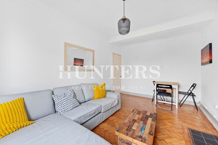 3 Bedroom Flat To Rent In Stoke Newington Church Street, London, N16