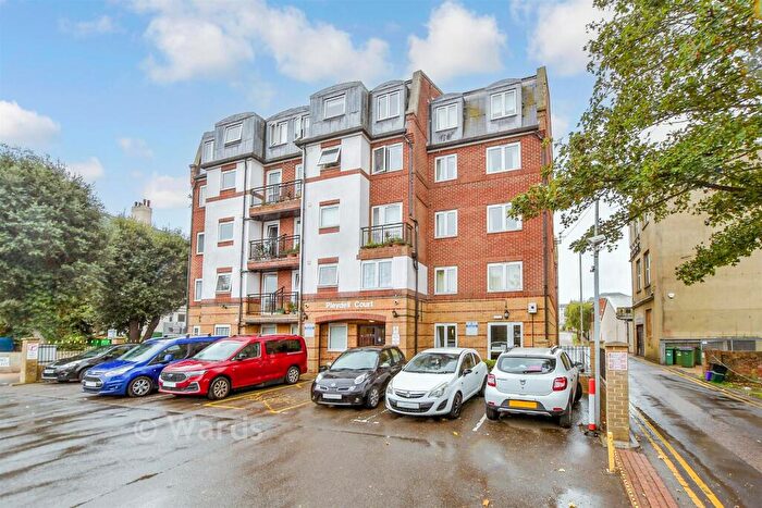 2 Bedroom Flat For Sale In Pleydell Gardens, Folkestone, Kent, CT20