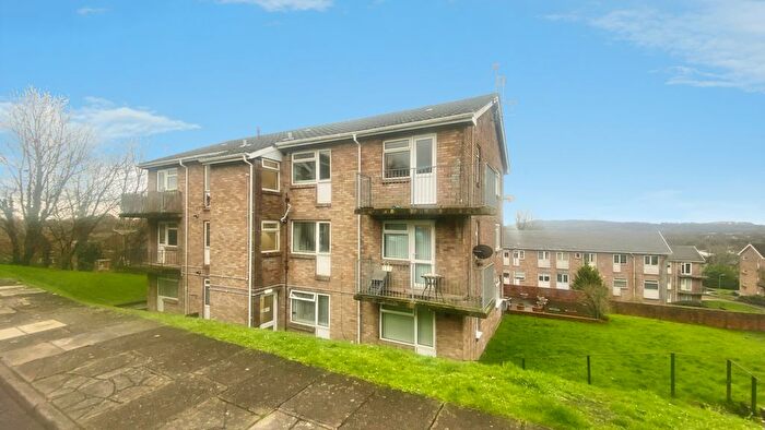 2 Bedroom Flat For Sale In Greenland Crescent, Fairwater, Cardiff, CF5