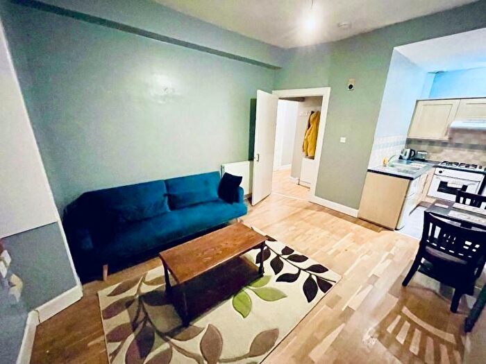 1 Bedroom Flat To Rent In Caledonian Crescent, Haymarket, Edinburgh, EH11