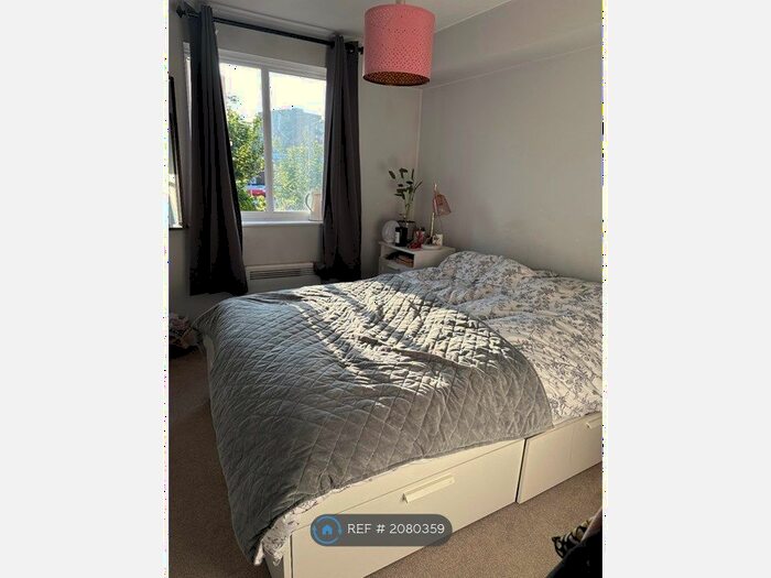 1 Bedroom Flat To Rent In Armoury Road, London, SE8