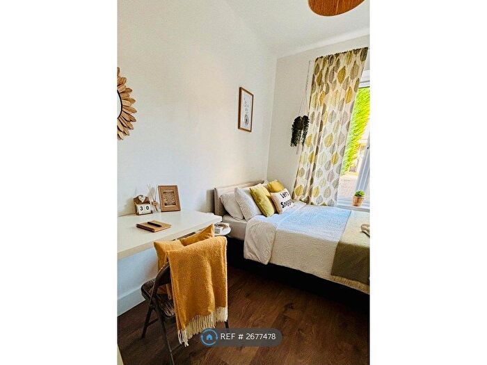 6 Bedroom Semi Detached House To Rent In Cabell Road, Guildford, GU2