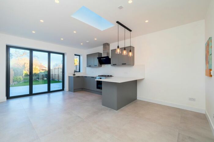 3 Bedroom End Of Terrace House To Rent In Alberta Avenue, Cheam, Sutton, SM1