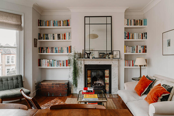 2 Bedroom Flat For Sale In Aspinall Road, London, SE4