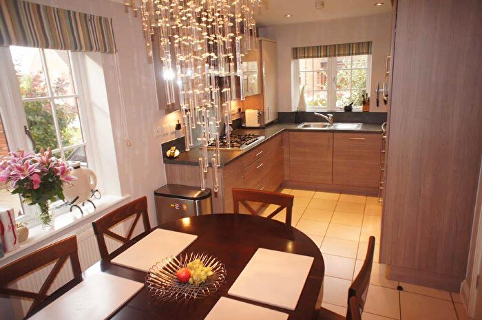 5 Bedroom Semi-Detached House To Rent In Colindale Street, Monkston Park, MK10