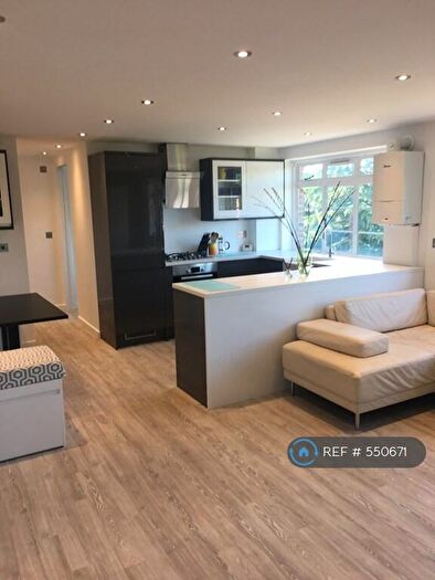 2 Bedroom Flat To Rent In Pinehurst, Cambridge, CB3