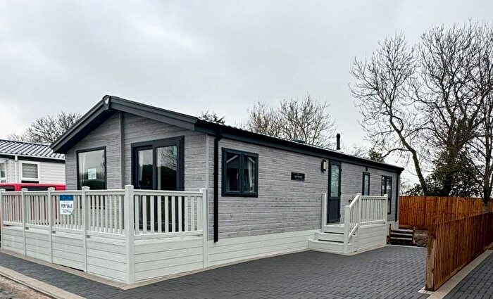 2 Bedroom Lodge For Sale In Upton Road, Defford, Worcester, WR8