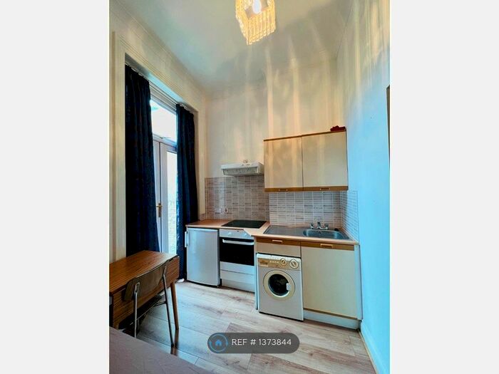 Studio To Rent In Kilburn, London, NW6