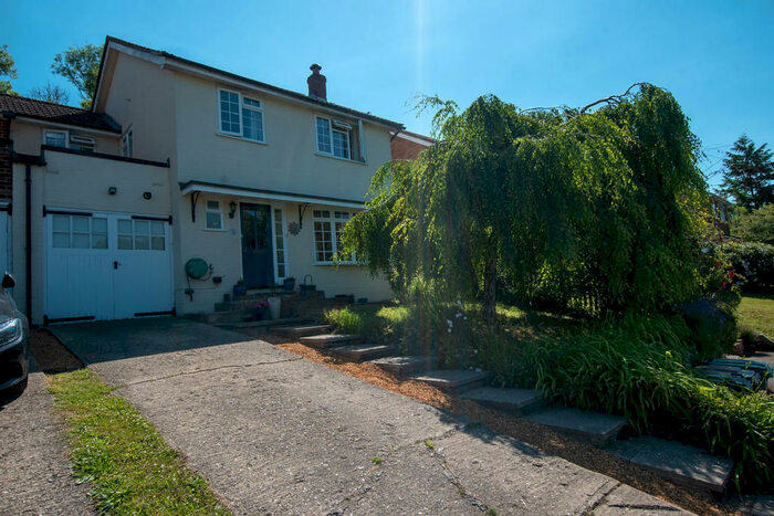4 Bedroom Semi-Detached House For Sale In Mill Close, Middle Assendon, Henley-on-Thames, RG9