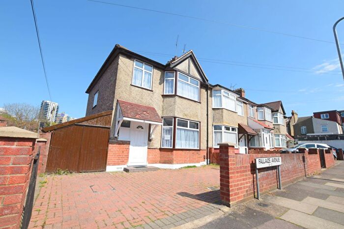 3 Bedroom End Of Terrace House To Rent In Fallaize Avenue, Ilford, IG1