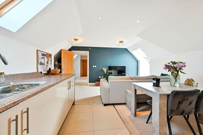 2 Bedroom Flat To Rent In Poplar Road, Hinchley Wood, Esher, KT10