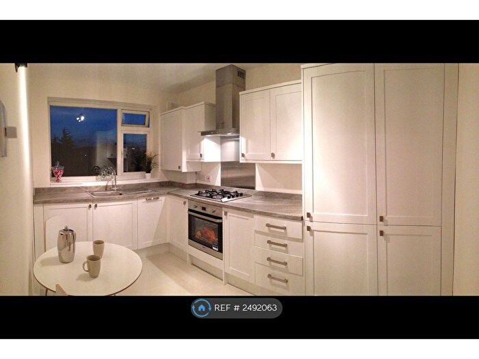 2 Bedroom Flat To Rent In Ingram Lodge, London, SW4