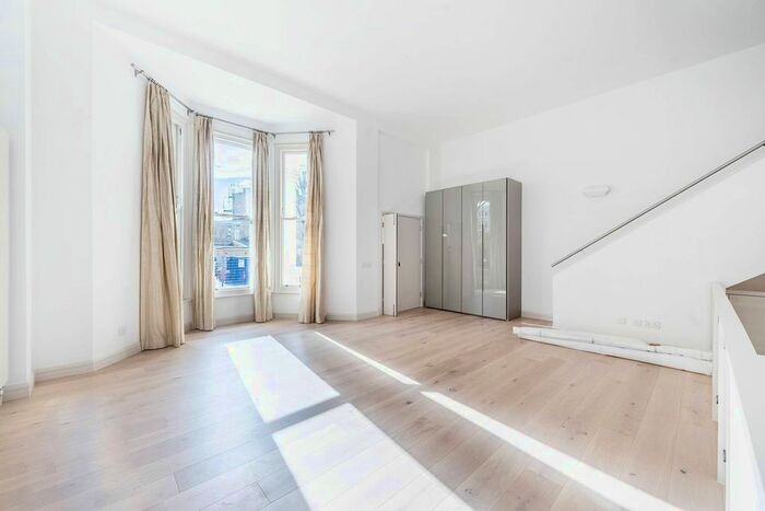 4 Bedroom Flat To Rent In Earls Court Square, Earls Court, London, SW5