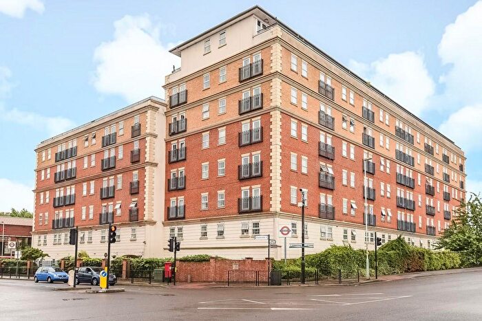 2 Bedroom Flat To Rent In Kings Lodge, Ruislip, HA4