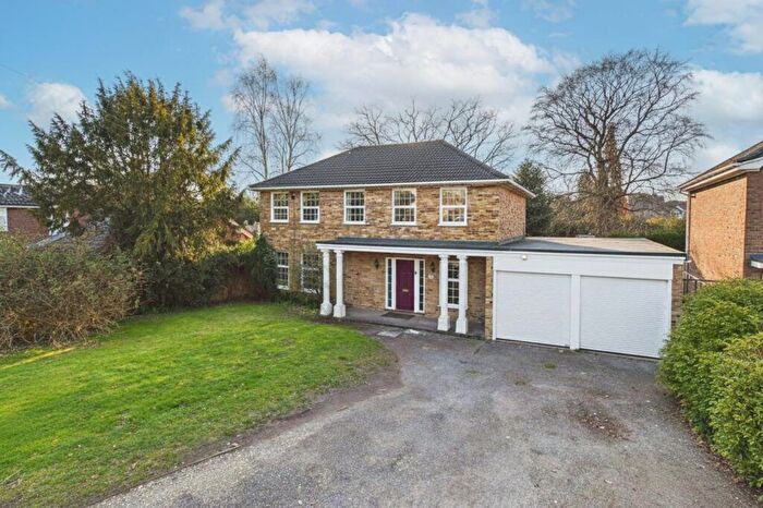 4 Bedroom Detached House For Sale In Avenue Road, Farnborough, Hampshire, GU14