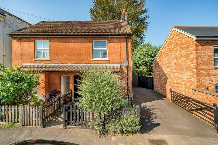 2 Bedroom Semi-Detached House To Rent In Addlestone, KT15