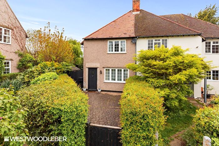 3 Bedroom Semi-Detached House For Sale In Kingsmead Hill, Roydon, Harlow, CM19