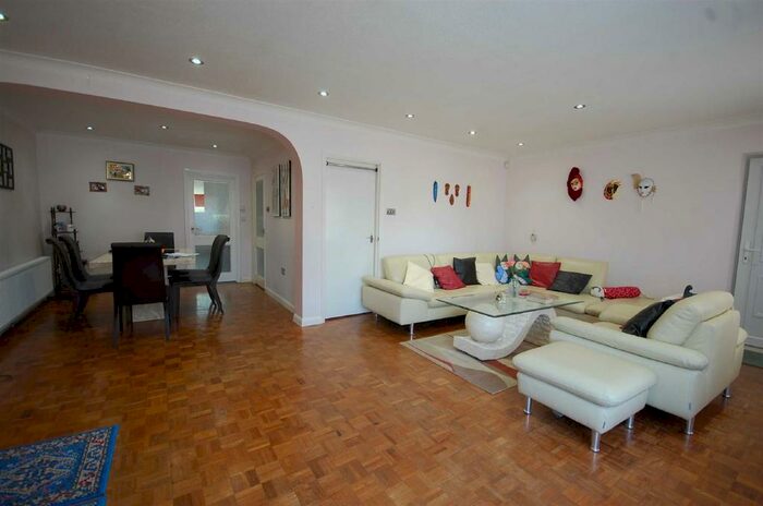 6 Bedroom Detached House To Rent In Arden Mhor, Pinner, HA5