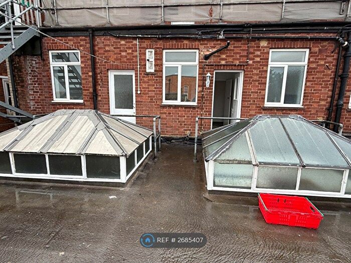 2 Bedroom Flat To Rent In High Street, Newport Pagnell, MK16