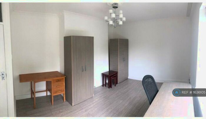 3 Bedroom Flat To Rent In Bennett Court, London, N7