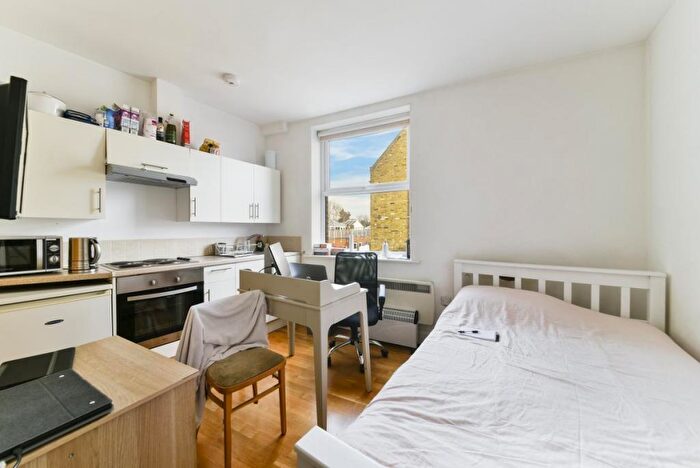 Flat To Rent In Holloway Road, London, N19