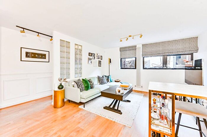 3 Bedroom Flat For Sale In Rampayne Street, Pimlico, London, SW1V