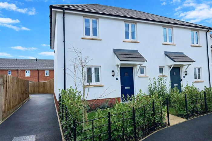 3 Bedroom Semi Detached House For Sale In Patt Drive, Bideford, EX39