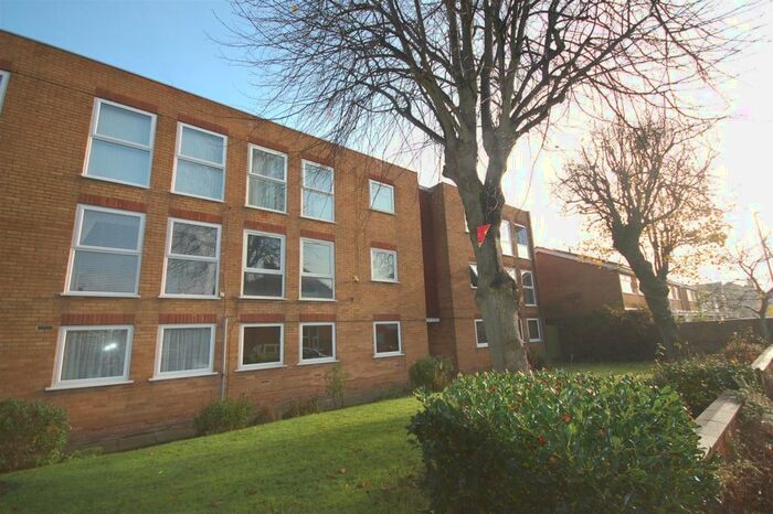 2 Bedroom Flat To Rent In Lois Court, Wallasey, CH45
