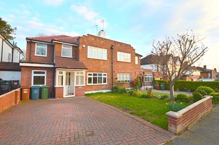 5 Bedroom Semi Detached House To Rent In The Lawns, Hatch End, HA5