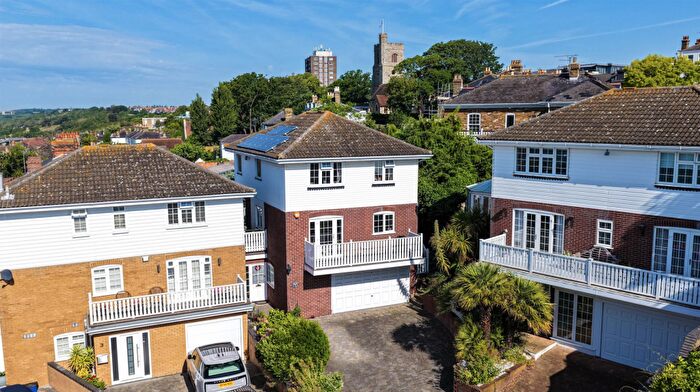 4 Bedroom Detached House For Sale In Sea Reach, Leigh-On-Sea, SS9