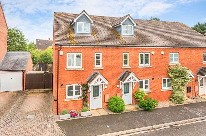 4 Bedroom End Of Terrace House For Sale In Barley Kiln Lane, Harrold, MK43