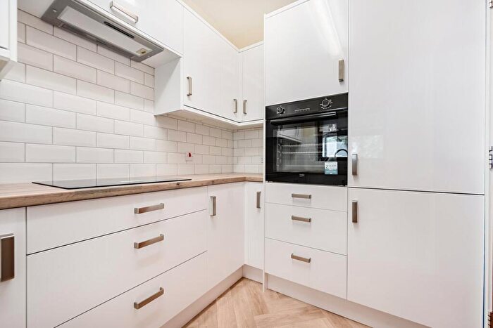 2 Bedroom Retirement Property For Sale In Emmbrook Court, Reading, RG6