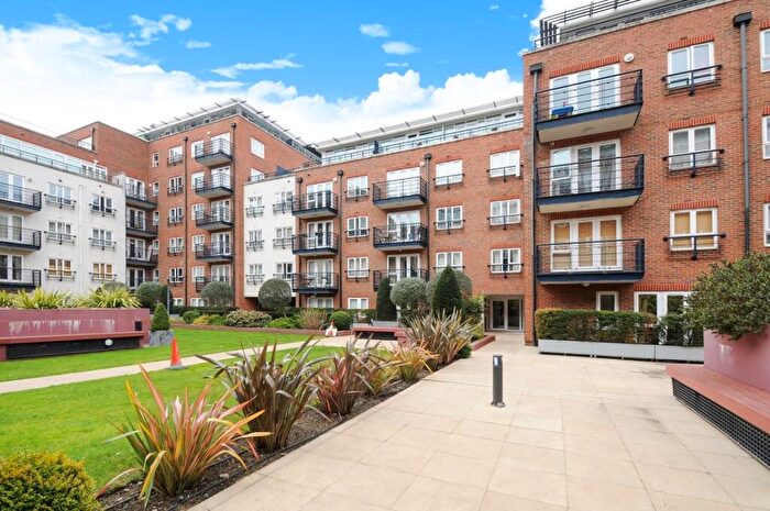 2 Bedroom Flat To Rent In Seven Kings Way, Royal Quarter, Kingston Upon Thames, KT2