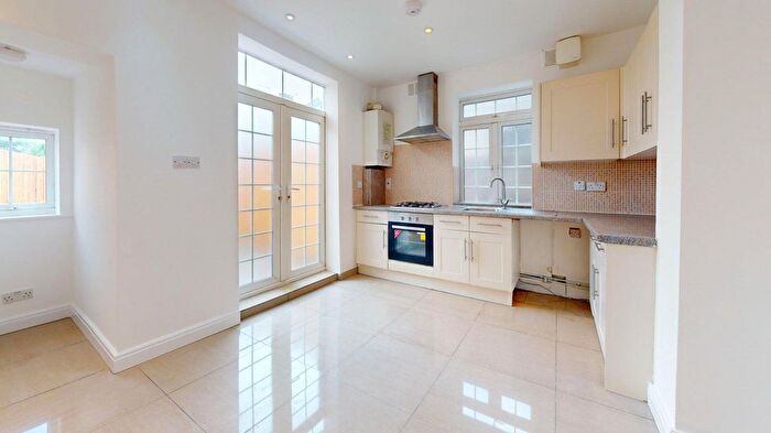 2 Bedroom Flat To Rent In Portland Road, London, SE25