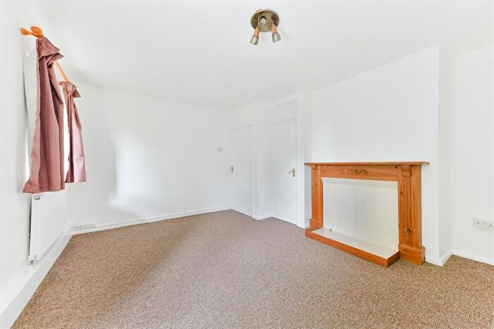 1 Bedroom Flat To Rent In Nailsworth Crescent, Merstham, Surrey, RH1