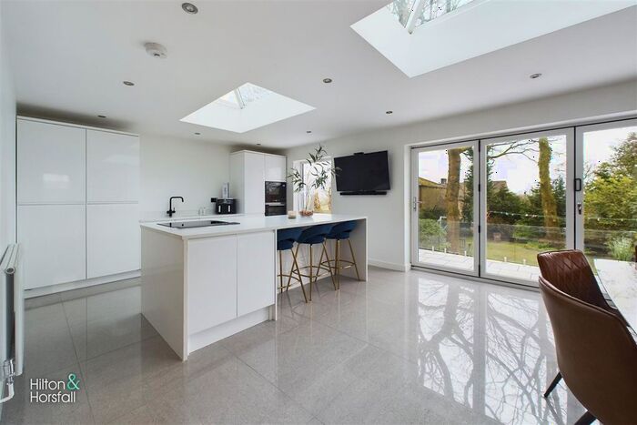 3 Bedroom Detached Bungalow For Sale In Wheatcroft Avenue, Fence, Burnley, BB12