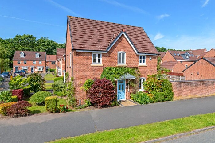 3 Bedroom Link Detached House For Sale In Rockford Gardens, Great Sankey, WA5