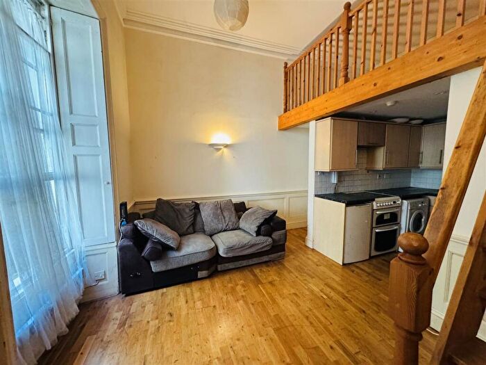 1 Bedroom Flat To Rent In Hotwell Road, Bristol, BS8