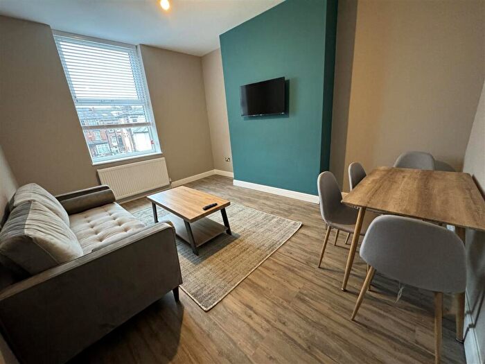 2 Bedroom Property To Rent In Hyde Park Villas, Hyde Park, Leeds, LS6