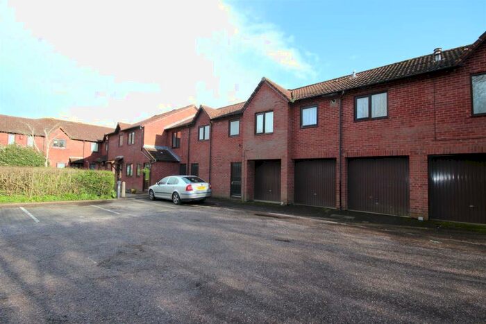 2 Bedroom Flat To Rent In Riverview Drive, Exeter, EX4