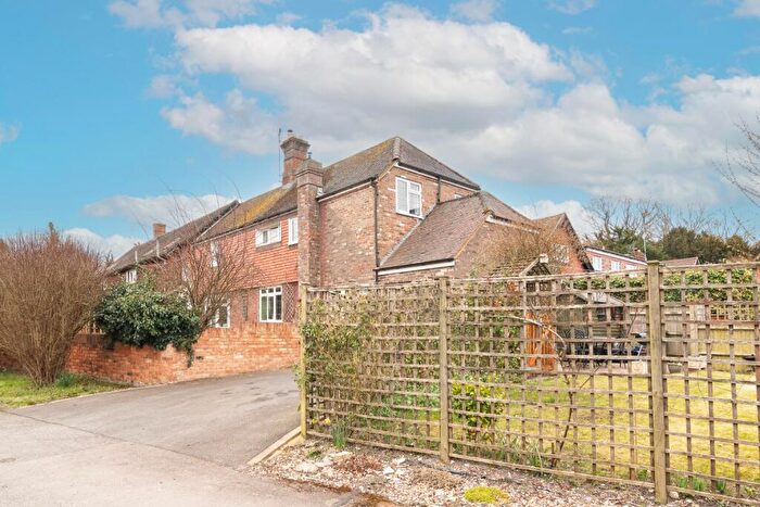 4 Bedroom Semi-Detached House For Sale In Bridle Manor, Halton, HP22