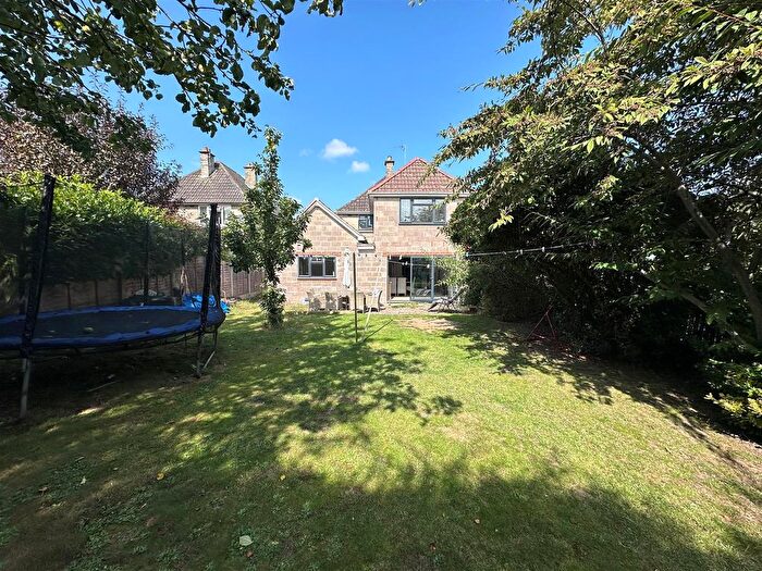 4 Bedroom Detached House For Sale In Shelburne Road, Calne, SN11