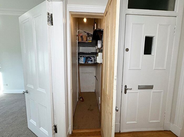 2 Bedroom Flat To Rent In Caird Drive, Patrickhill, Glasgow, G11