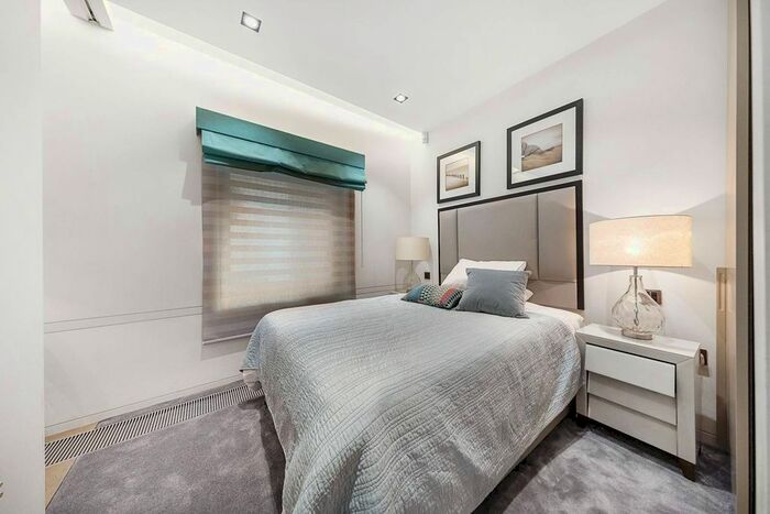 2 Bedroom Flat To Rent In Babmaes Street, St James's, Hd, SW1Y